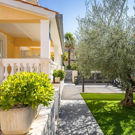 Apartment Olea Fuer 4 Personen *